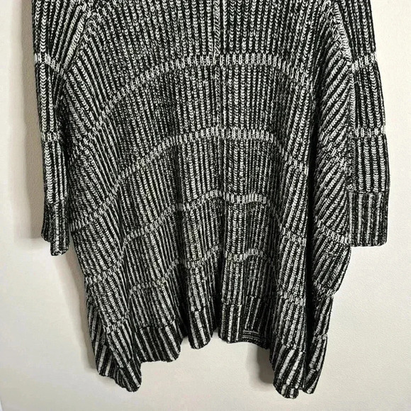 Alice + Olivia Black and White Wool Blend Nera Rib Knit Cardigan Size Medium - Picture 9 of 10